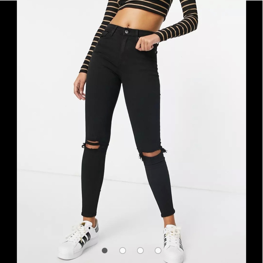 TOPSHOP Petite ripped Jamie Skinny Jeans  in black